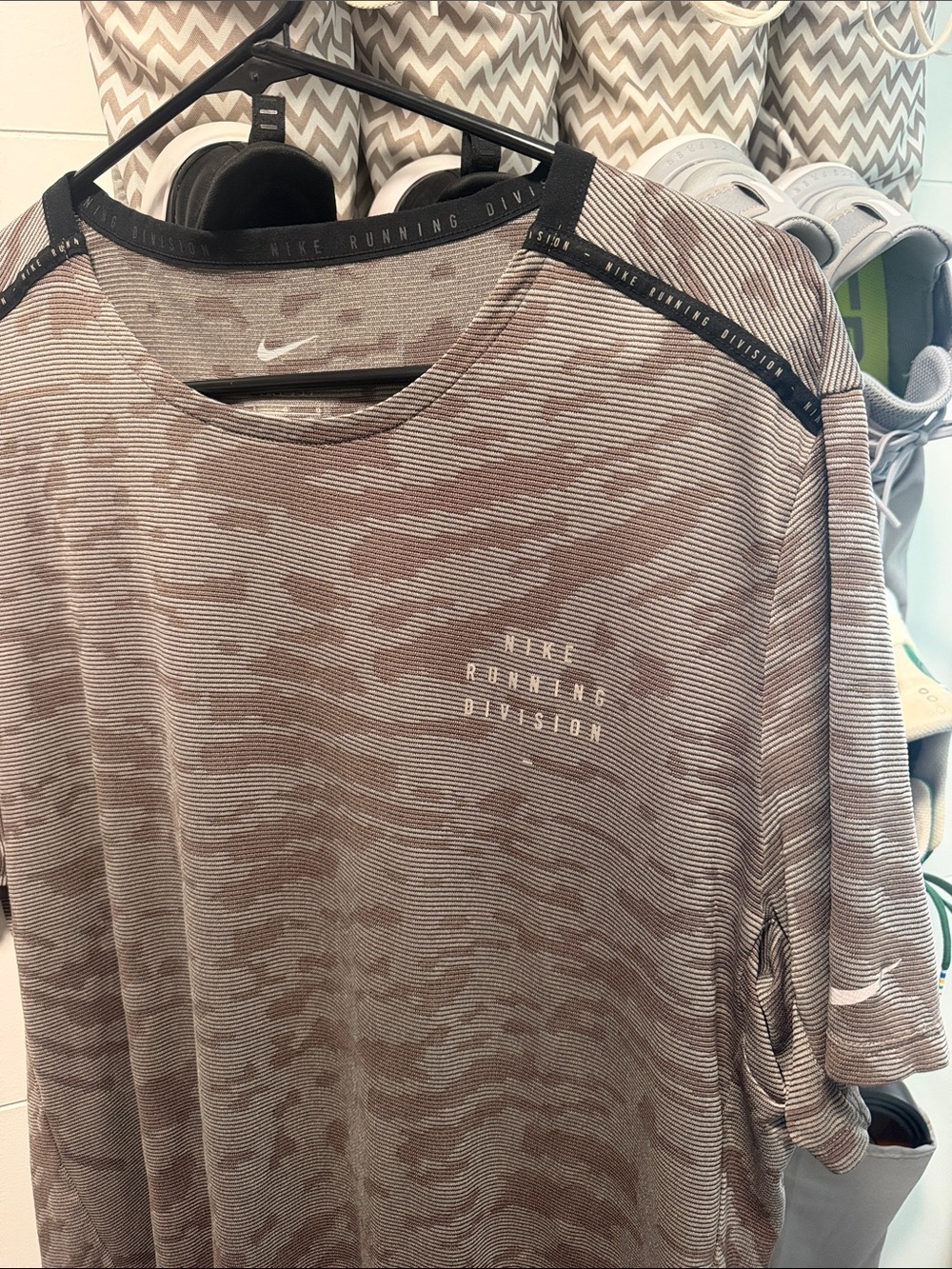 Nike Running Division Men’s Short-Sleeve Running Shirt